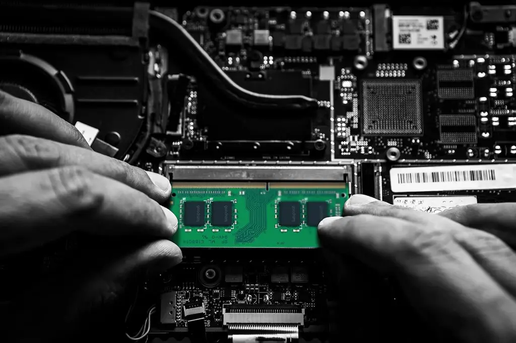 goodram, 32 - Inside Laptop.webp