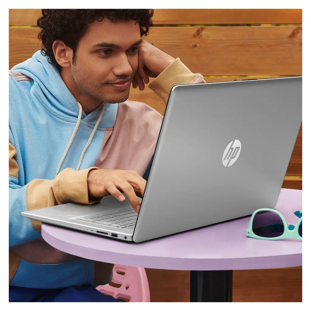 HP, 1334U, 17 - Man Working.webp